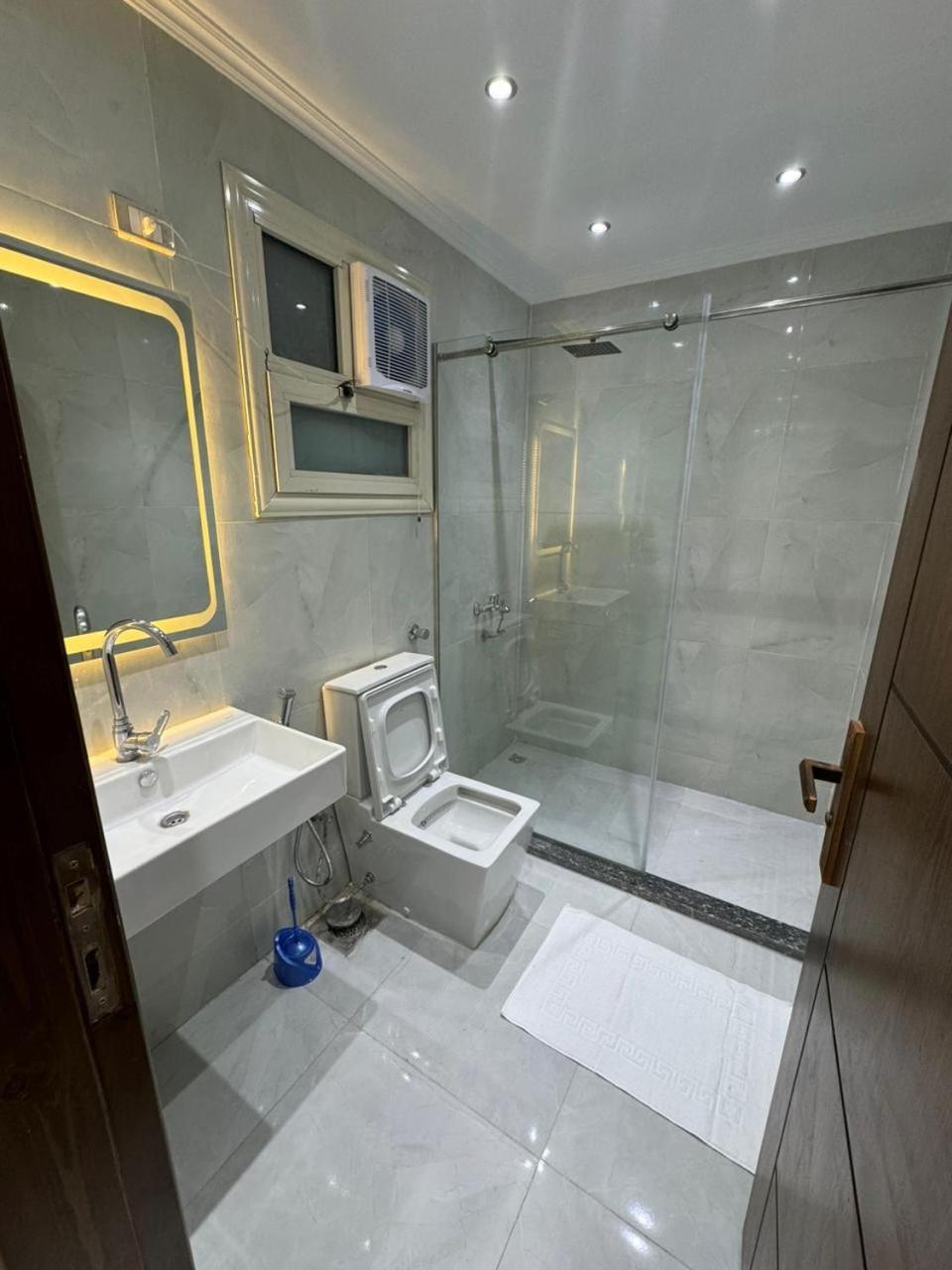 شقه للإيجار فرش فندقي بالمهندسين Apartment *